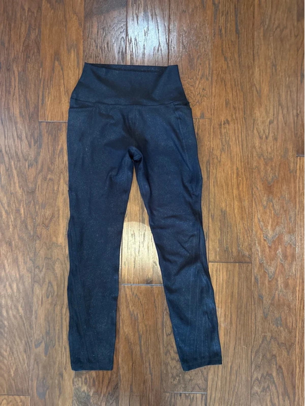 Mono B Women’s Textured Leggings. Small